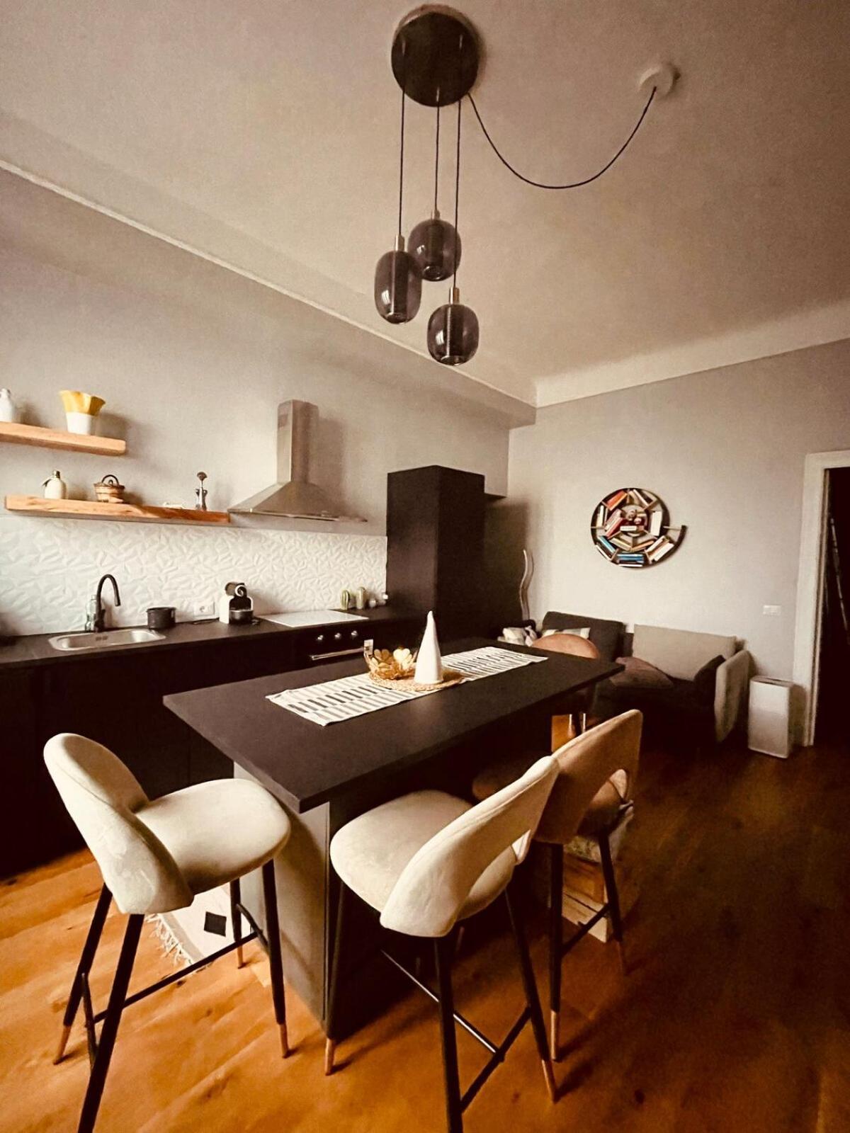 Cozy Renovated Comfort In Isola Apartamento Milán