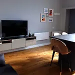 Cozy Renovated Comfort Apartment In Isola