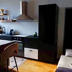 Cozy Renovated Comfort Apartment In Isola