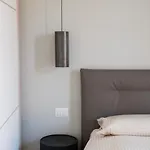 Cozy Renovated Comfort Apartment In Isola